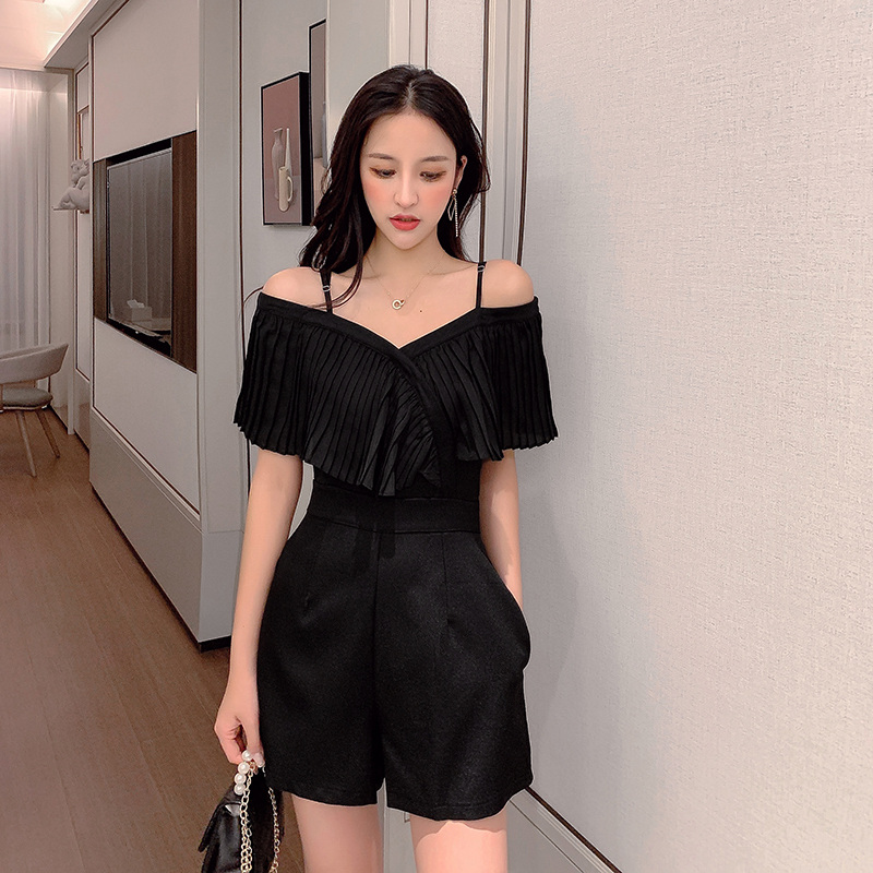 JUMPSUIT SỌT ĐEN TRỂ VAI PHỐI DÂY