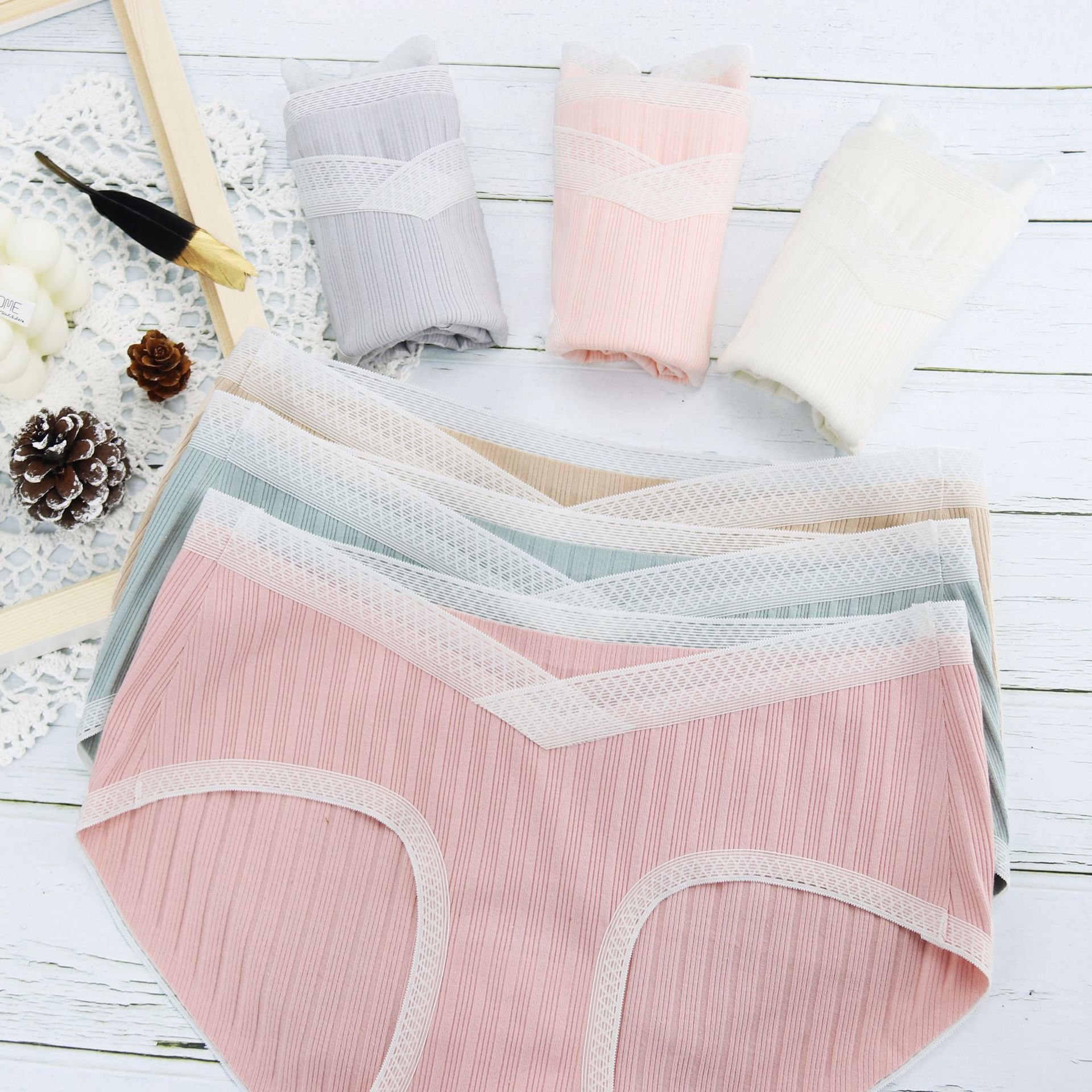 ZEE-LTQ565 Quần lót gân tăm viền ren trắng-duoc-ban-tai-Chuẩn Mom’s