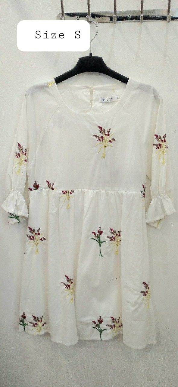 VC18-0112 Váy bầu trắng tay lỡ thêu hoa lúa đỏ -S-duoc-ban-tai-Chuẩn Mom’s