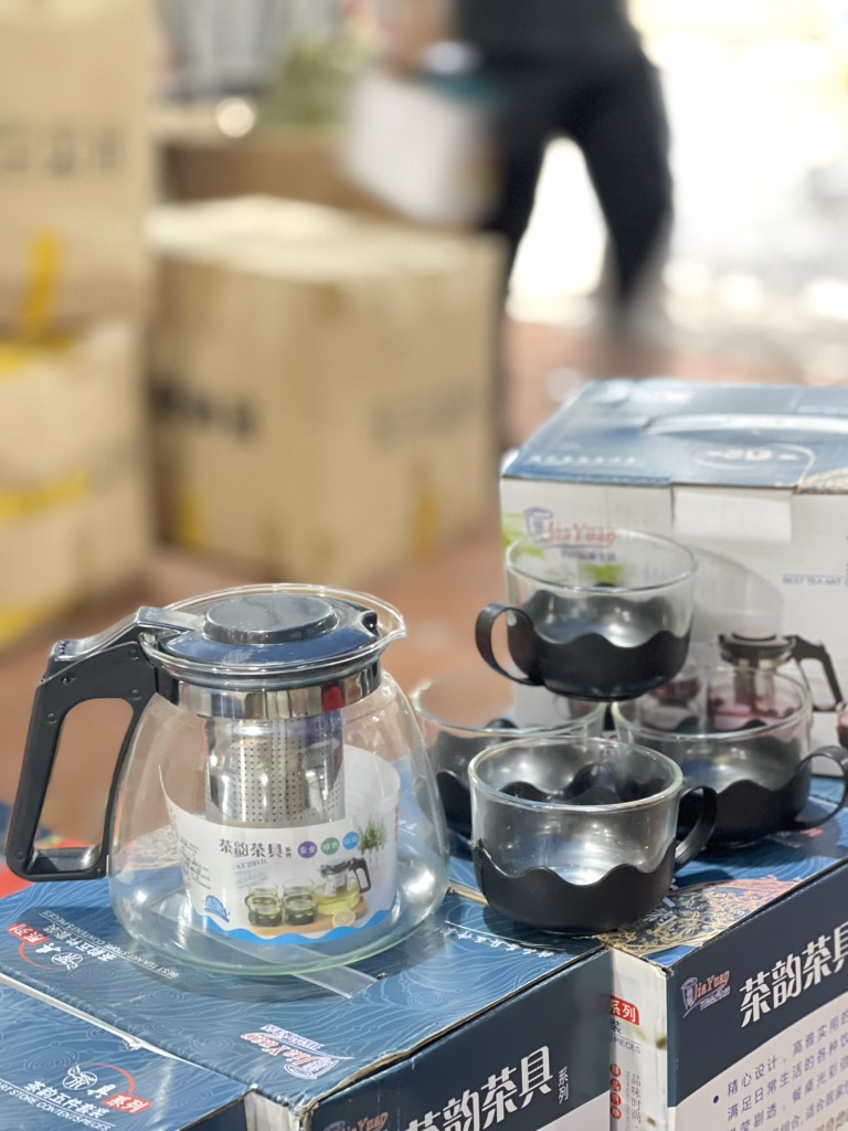 Ấm Pha Trà Kèm 4 Ly Thủy Tinh ( Thùng 24 )