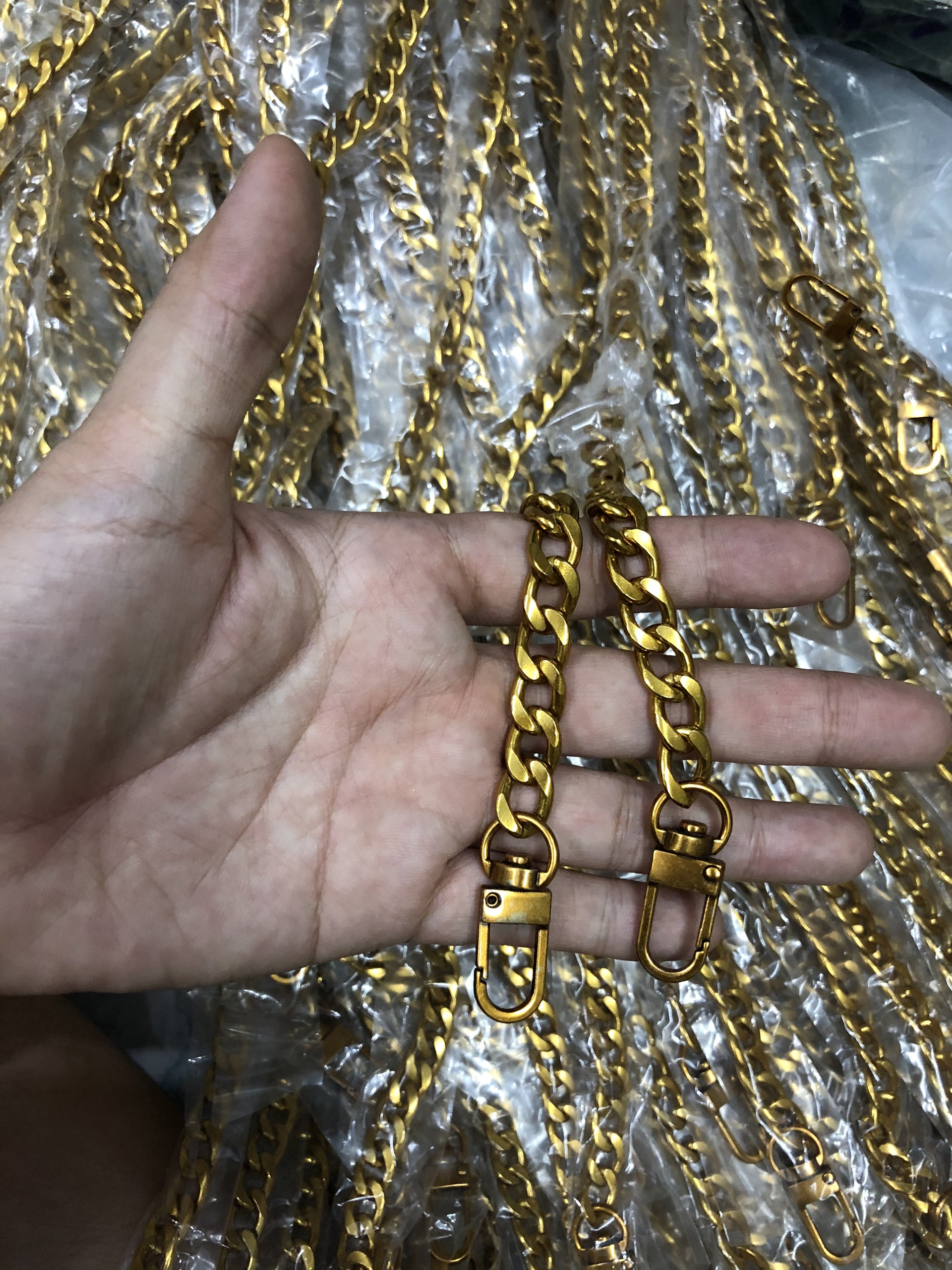 Xích càng cua vàng cổ