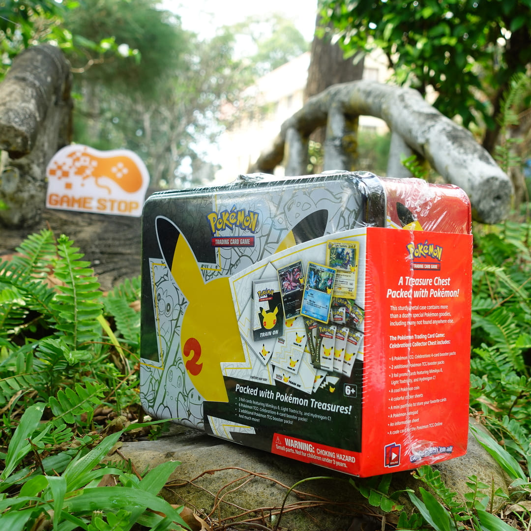 Thẻ bài Pokemon TCG Celebrations Collector Chest phiên bản tiếng Anh