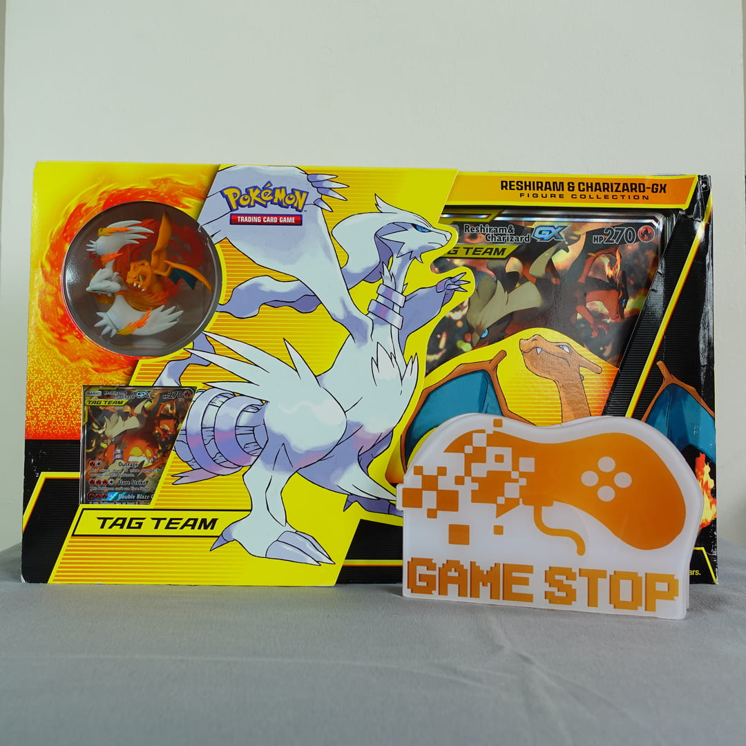 Pokémon TCG: Reshiram & Charizard-GX Figure Collection