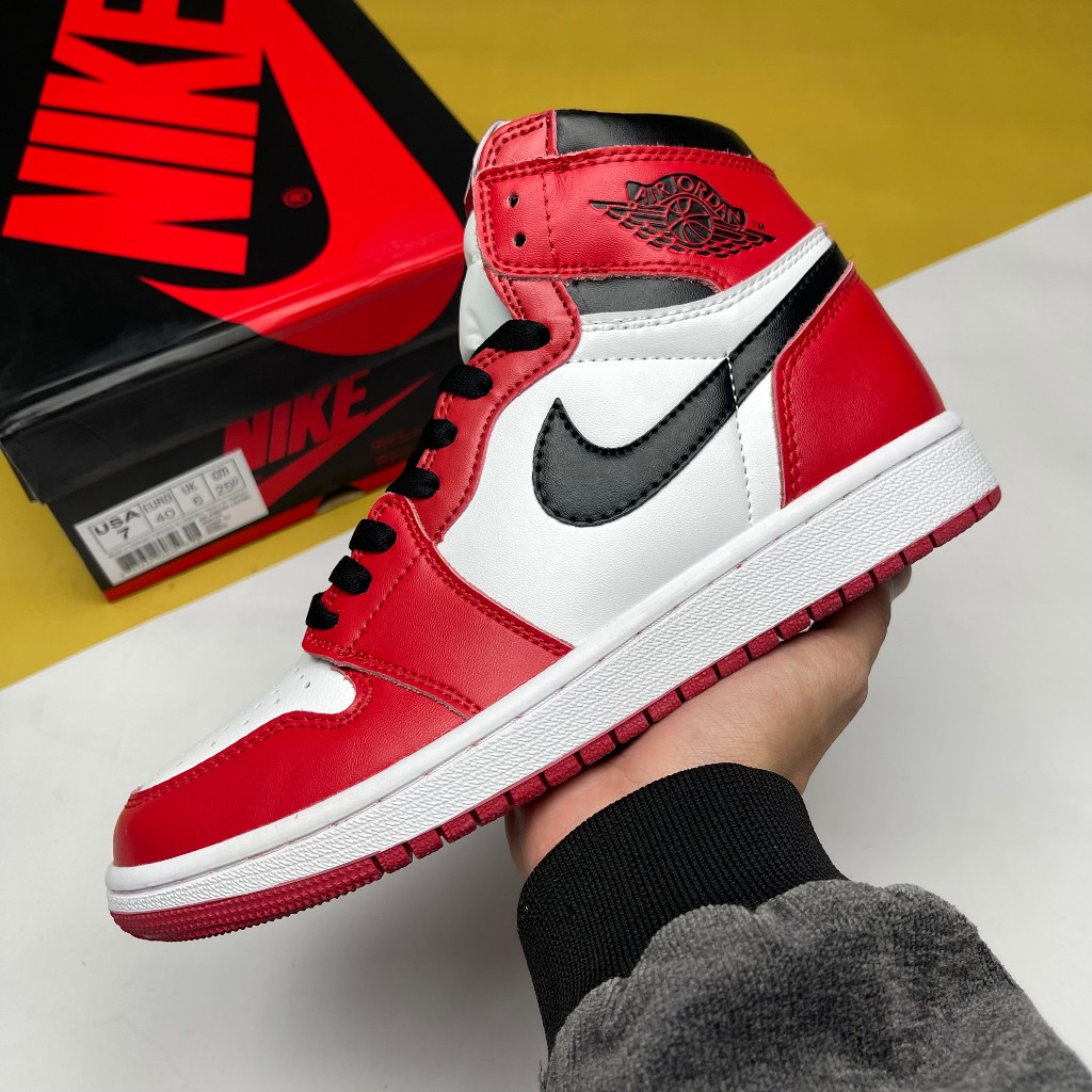Giày Nike Air Jordan 1 Mid GS Chicago, JD1 Cao Trắng Đỏ Móc Đen