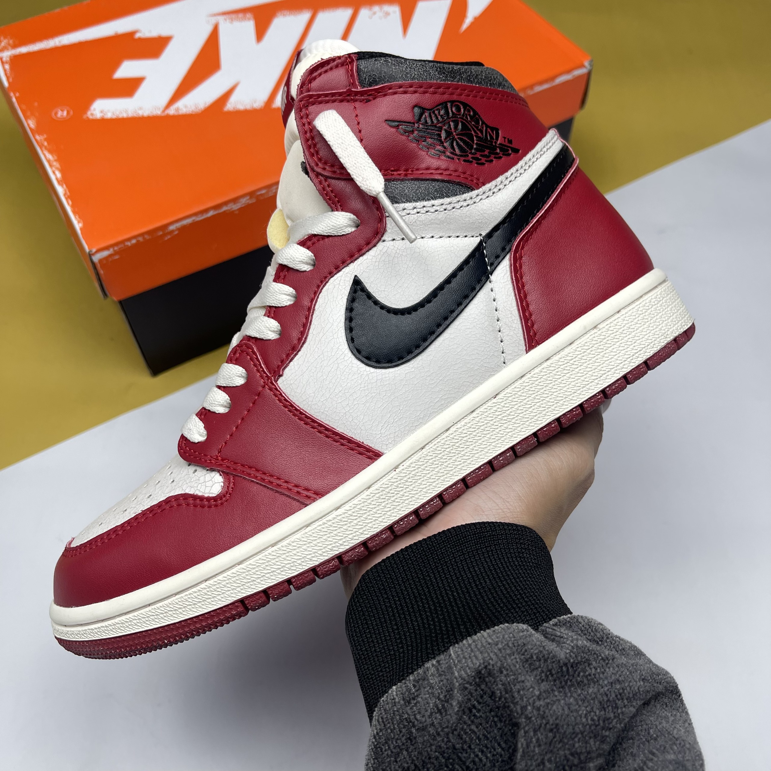 Giày Nike Air Jordan 1 Retro High OG Lost And Found, JD1 Cao Đỏ Trắng Da Nứt