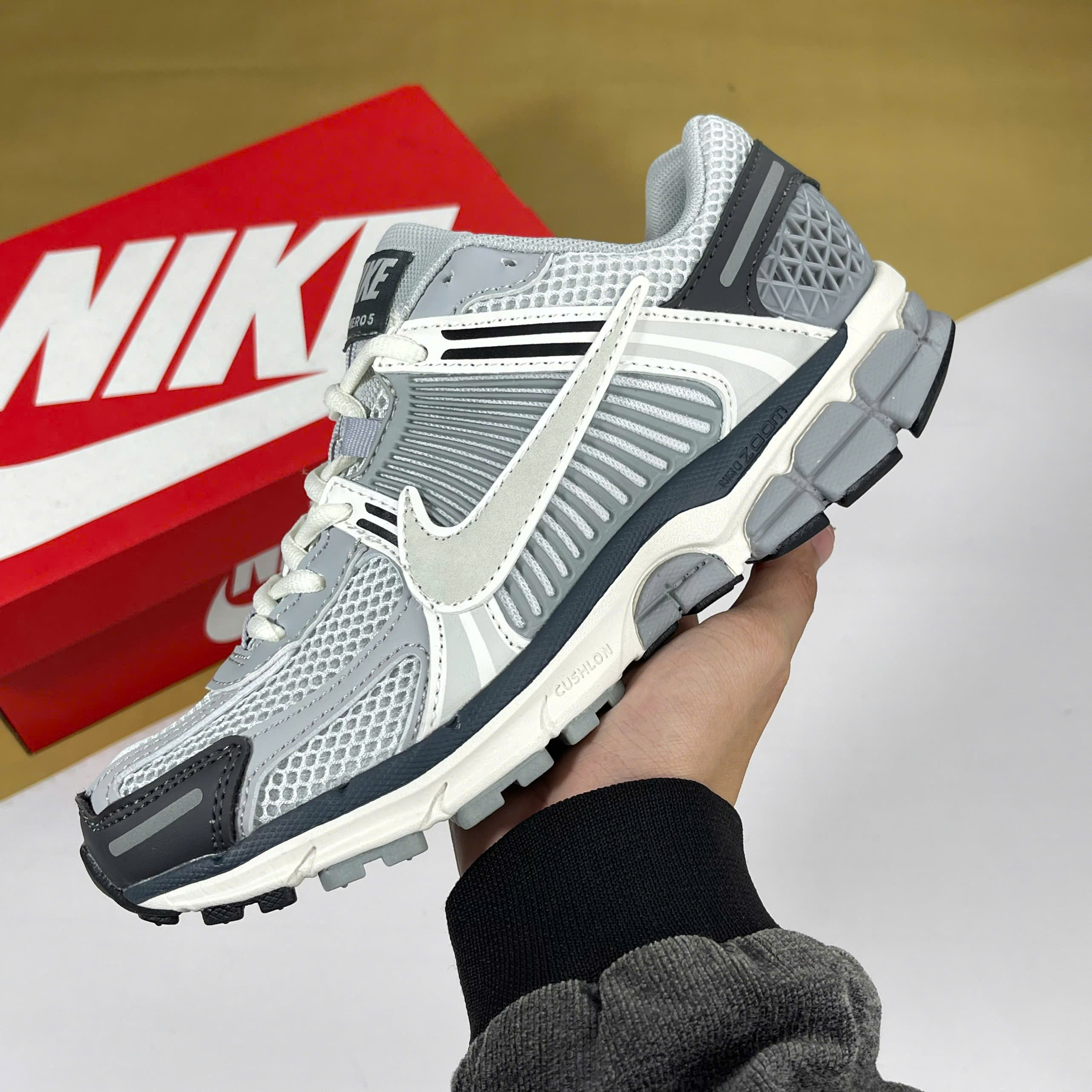 Giày Nike Vomero 5 Grey Xám
