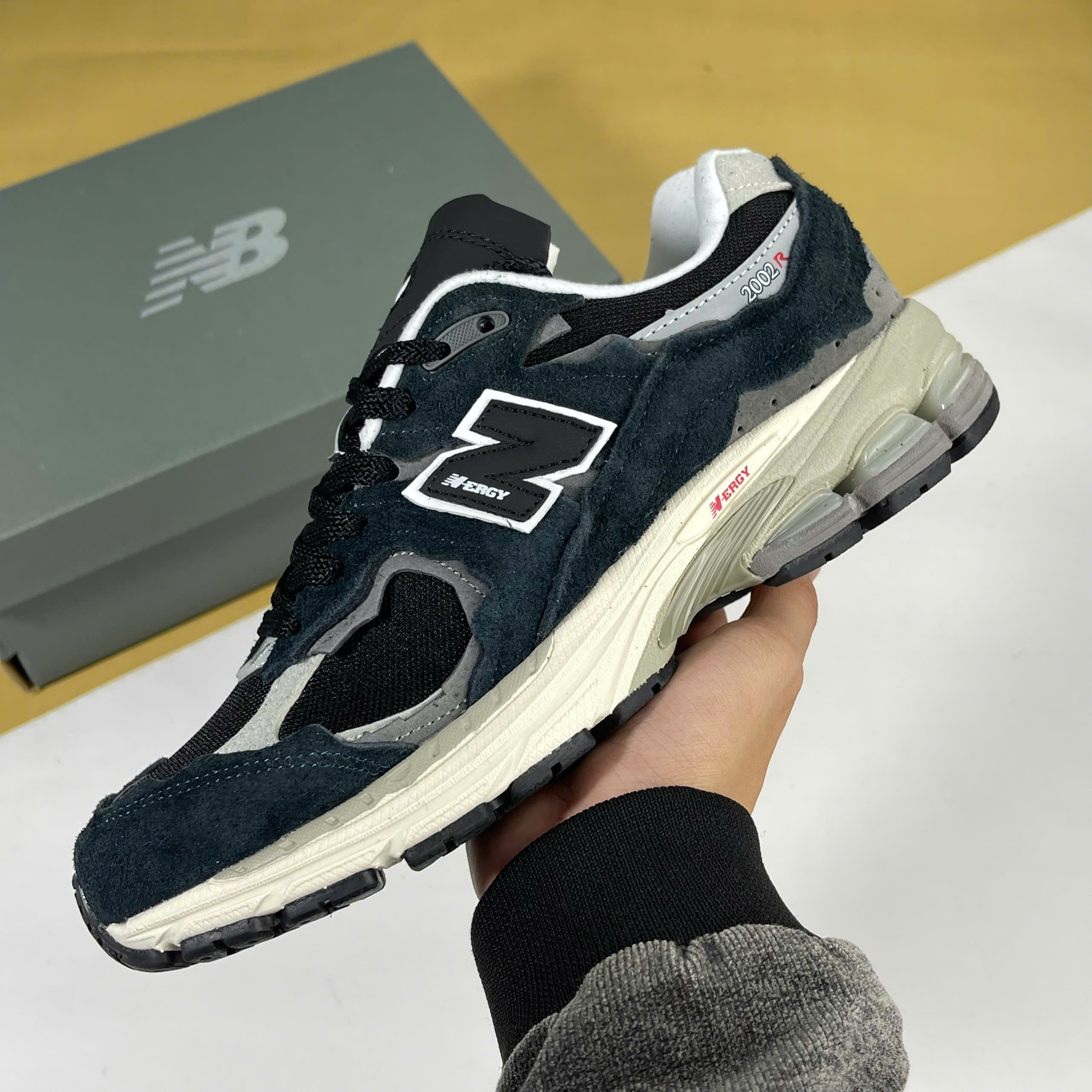 Giày New Balance 2002 Midnight Navy Đen Xanh Navy
