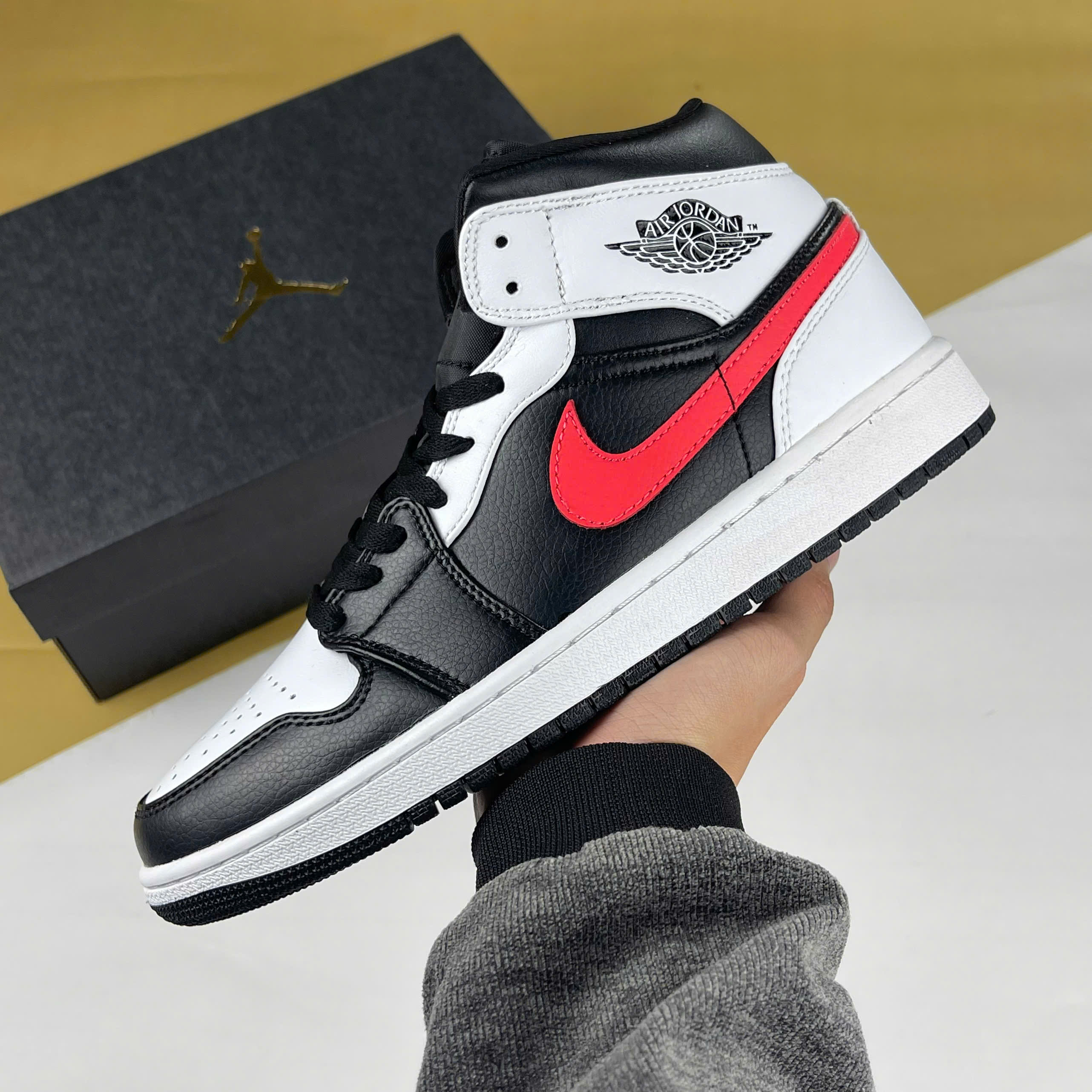 Giày Nike Air Jordan 1 Mid GS Chile Red, JD1 Cao Trắng Đen Móc Đỏ - Nike ảnh 9 giày thể thao chất lượng