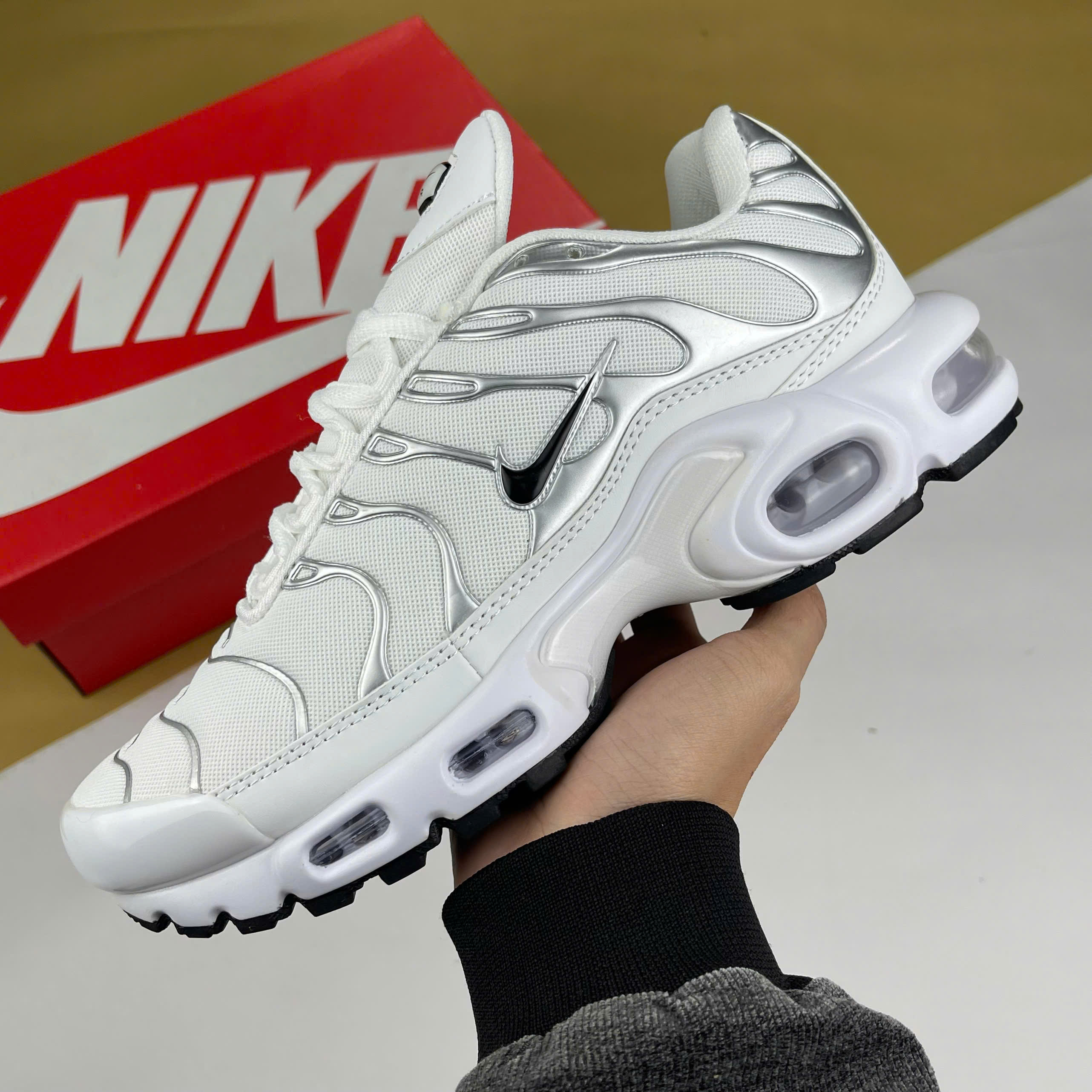 Giày Nike Air Max Plus TN White Chrome Silver Trắng Bạc