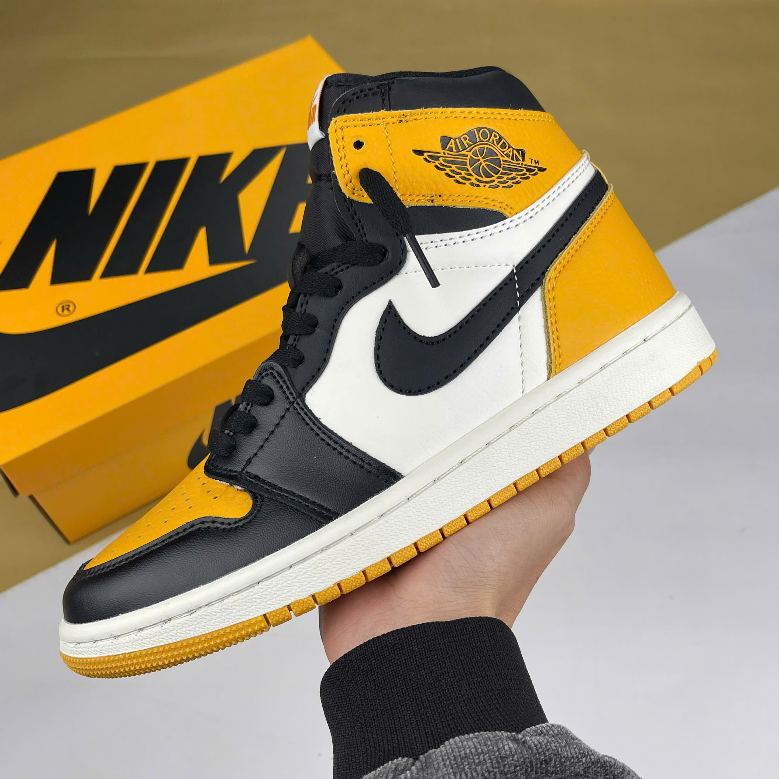 Giày Nike Air Jordan 1 High Taxi, JD1 Cổ Cao Vàng Đen Trắng