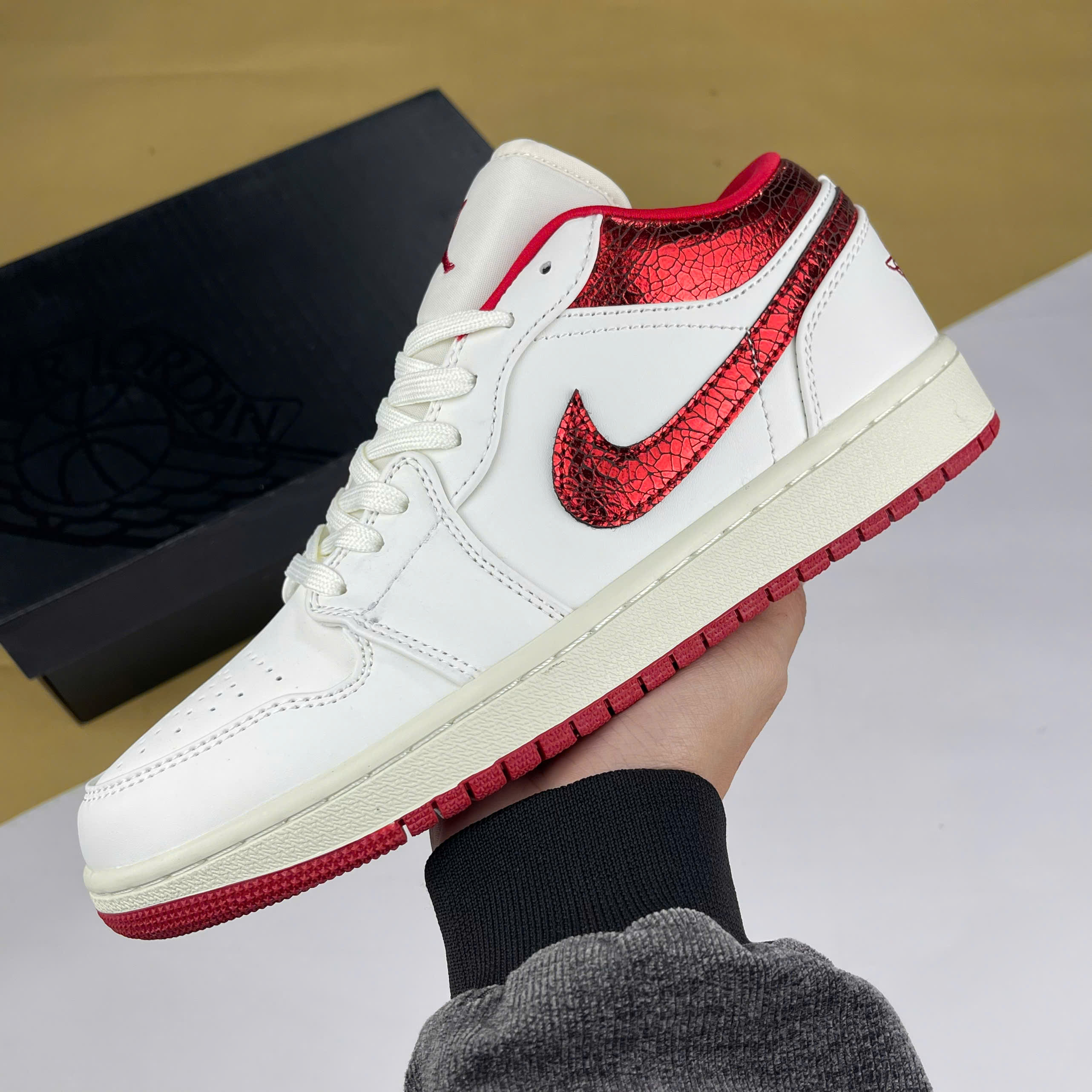Giày Nike Air Jordan 1 Low Ruby Metallic Red, JD1 Cổ Thấp Kem Đỏ Nứt