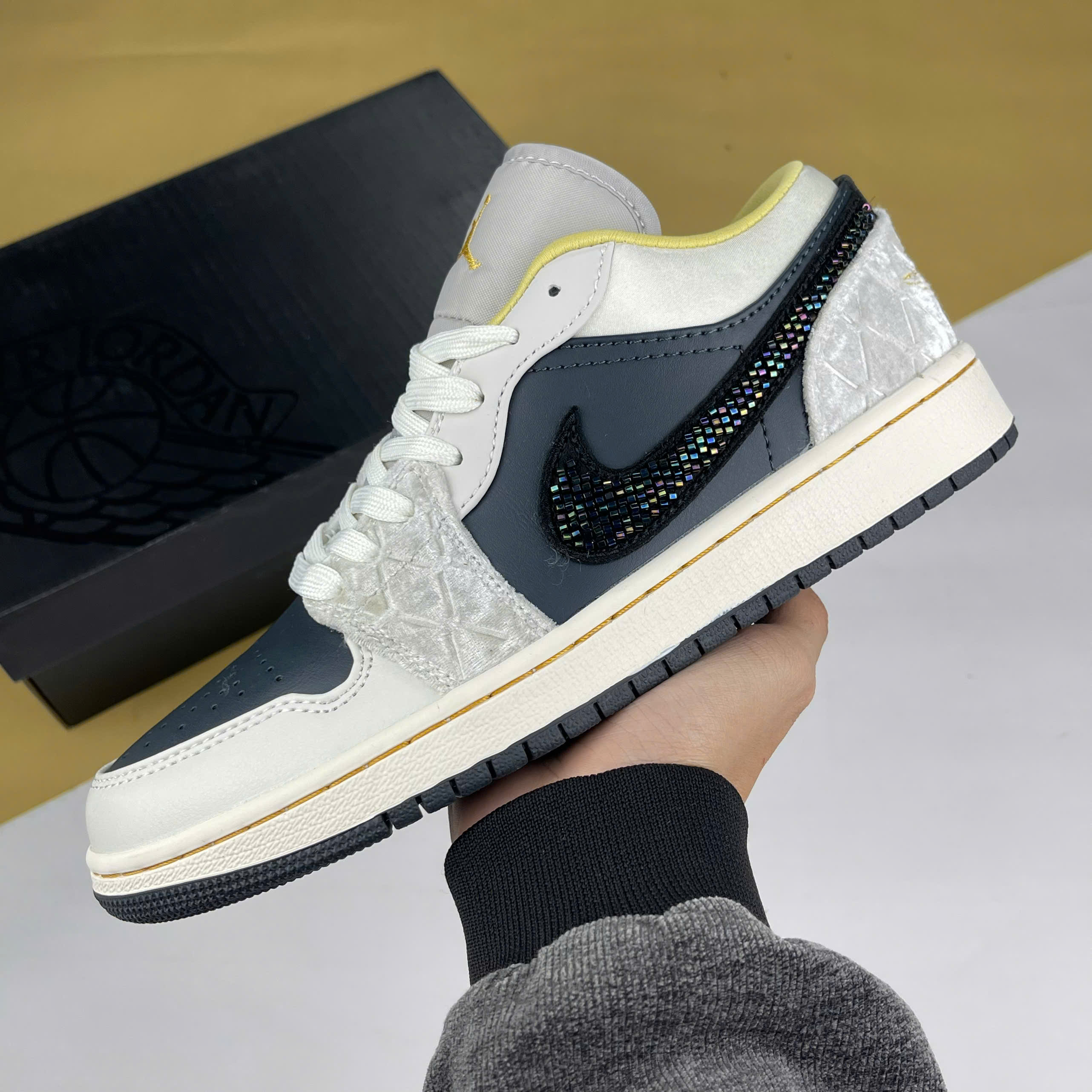 Giày Nike Air Jordan 1 Low Beaded Swoosh, JD1 Cổ Thấp Kem Đen Đính Đá