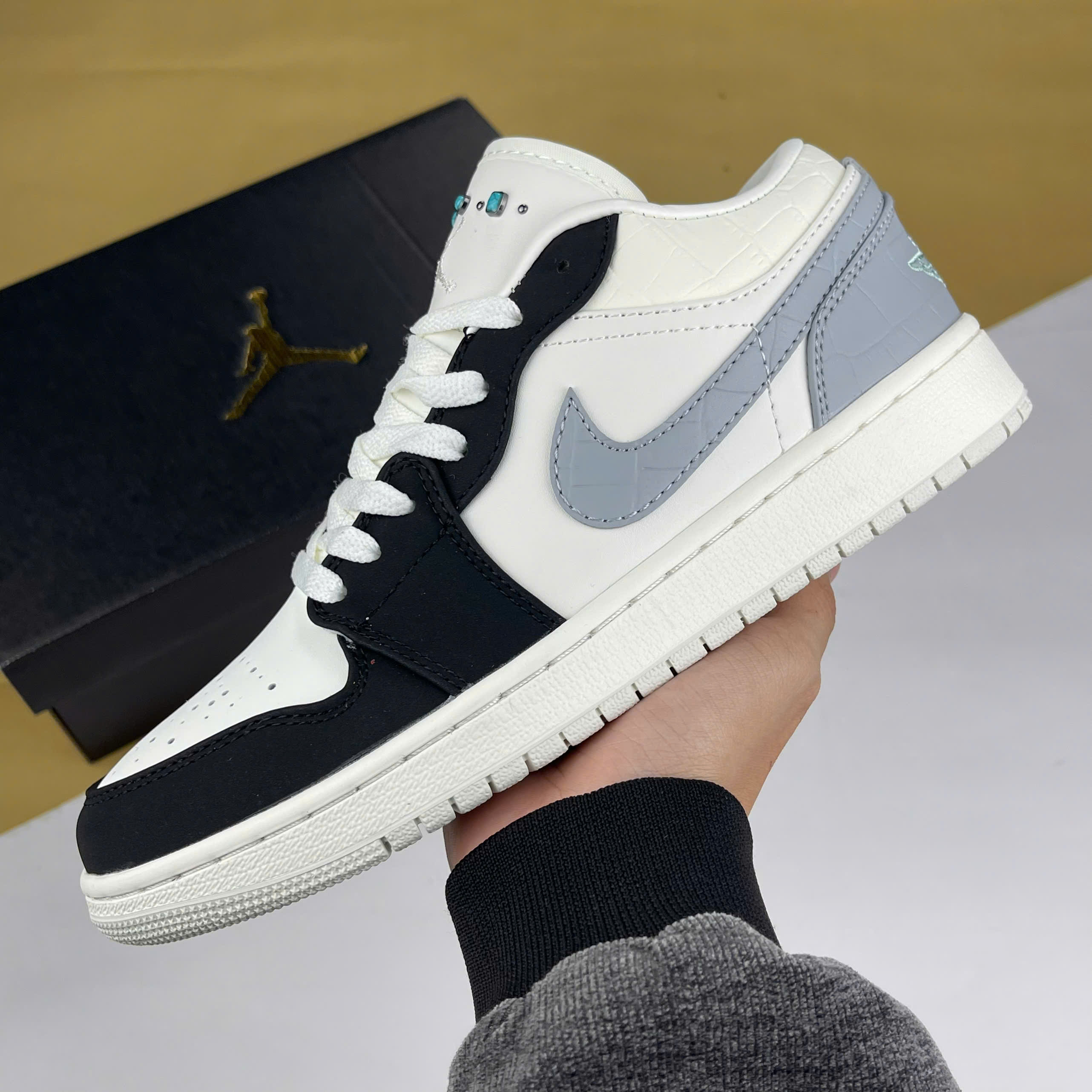 Giày Nike Air Jordan 1 Low Sail Light Smoke Grey, JD1 Cổ Thấp Trắng Đen Xám