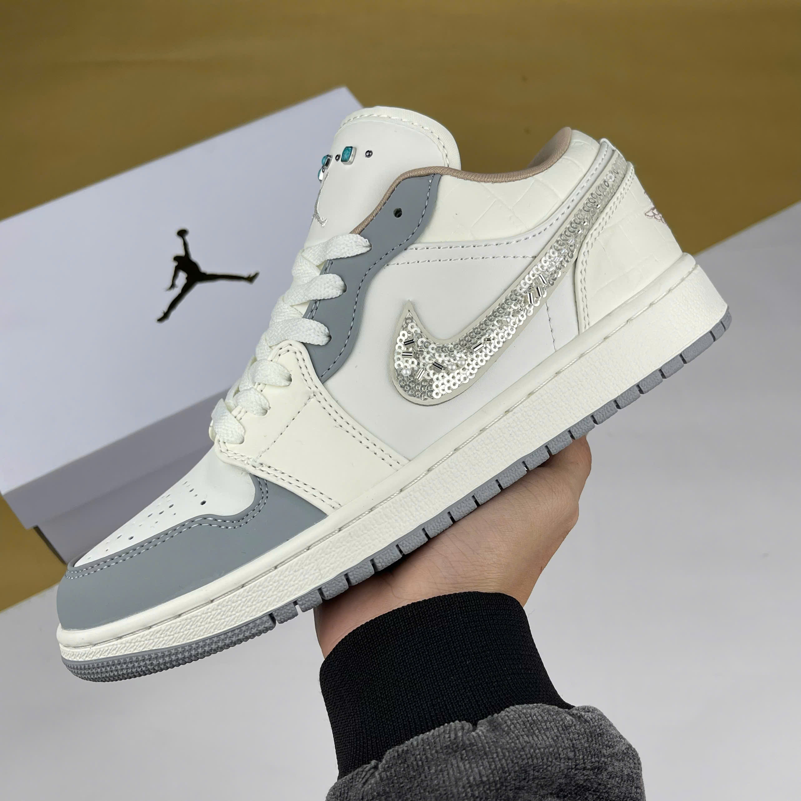 Giày Nike Air Jordan 1 Low Sail Soft Pearl, JD1 Cổ Thấp Kem Xám Đính Đá