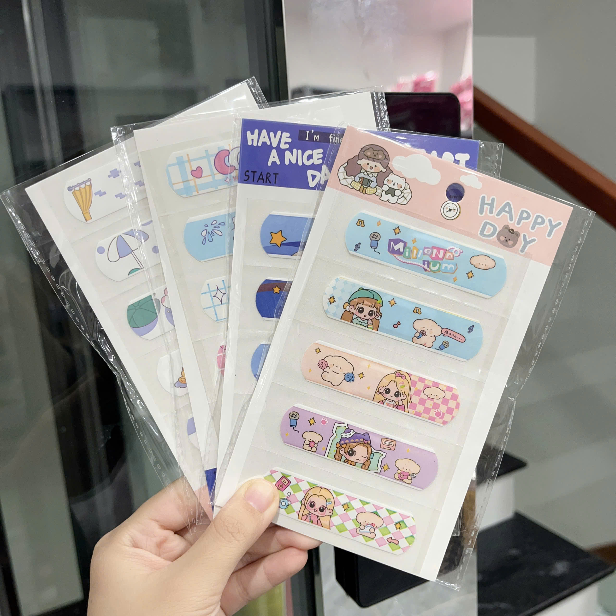 Vĩ 5 miếng dán trang trí (băng cá nhân)