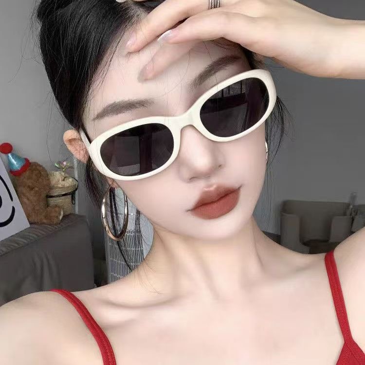 Mắt kính nhựa nữ