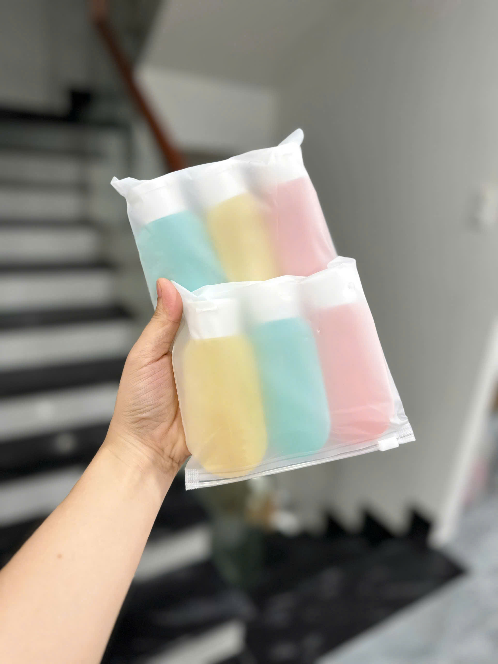 Bộ 3 lọ nhựa rỗng, có nắp vặn ren (chiết dầu gội, sữa tắm)