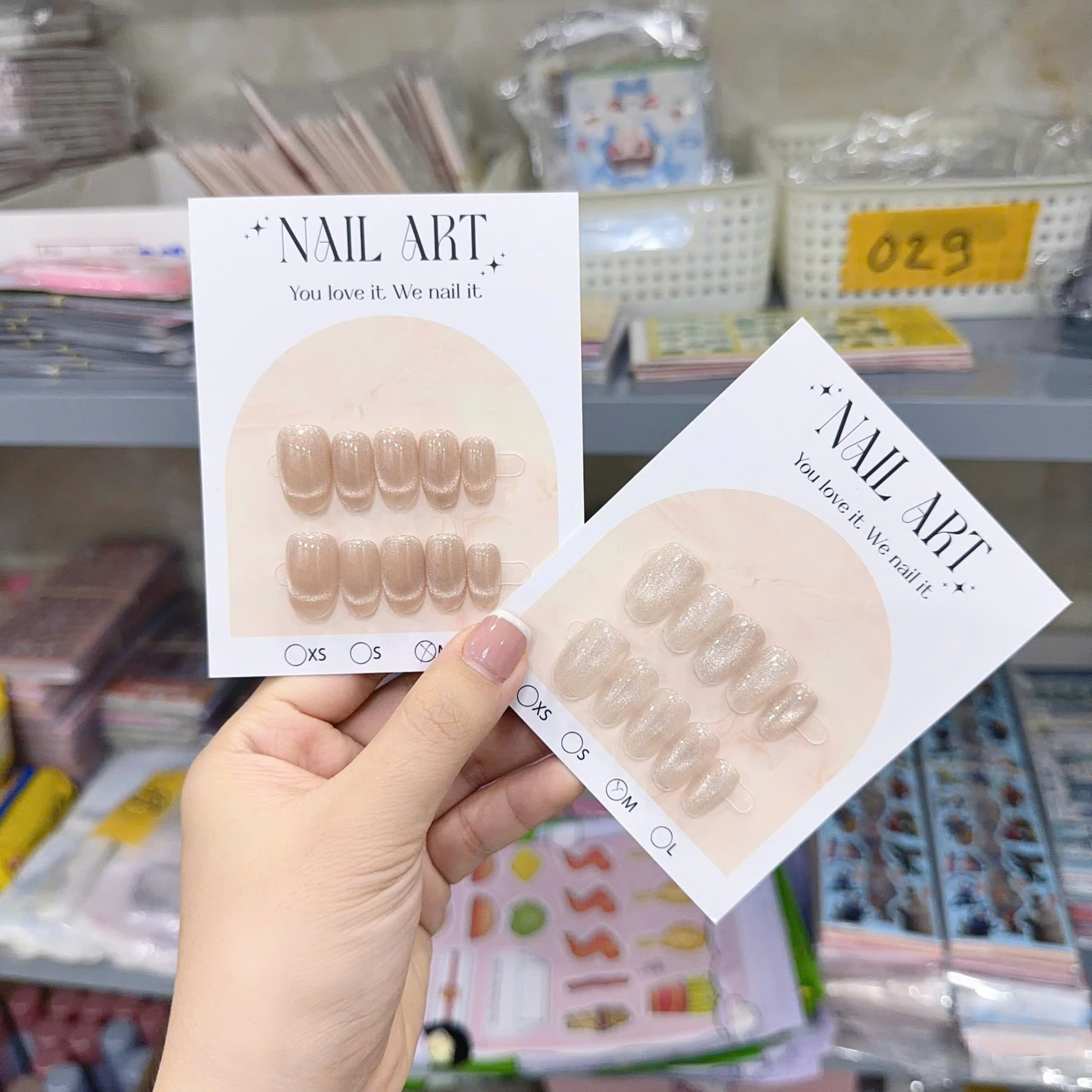 Nền tay mắt mèo (Móng mắt mèo trơn)