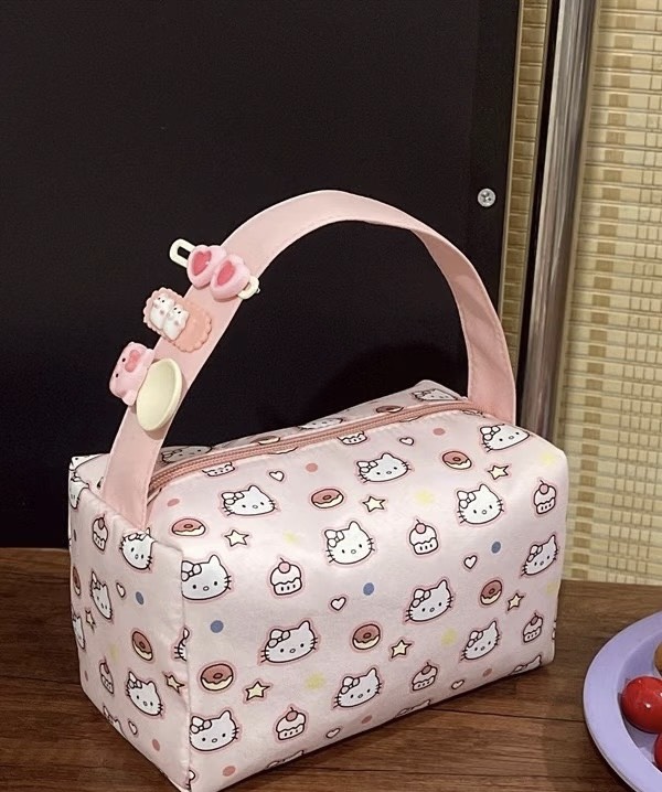 TÚI ĐỰNG MỸ PHẨM KITTY HOẠ TIẾT HỒNG