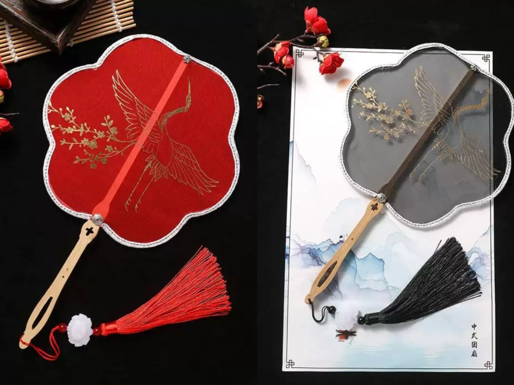 QUẠT CỒ TRANG VOAN ĐỎ ĐEN DÂY NGỌC