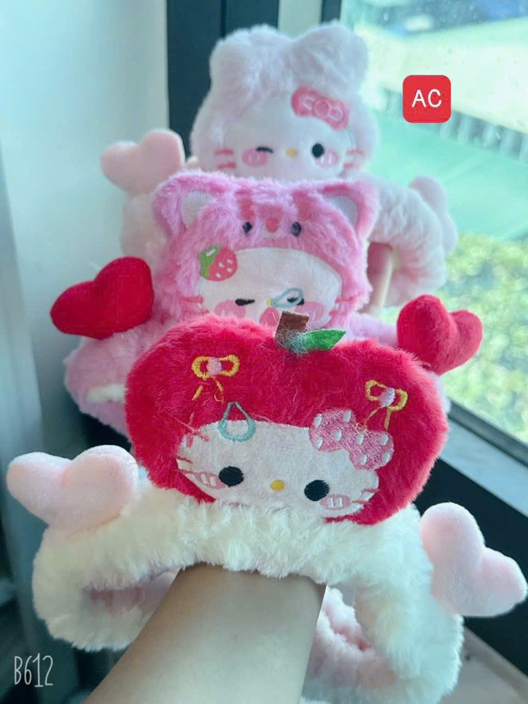 BĂNG ĐÔ MẶT KITTY TO ĐÍNH TIM