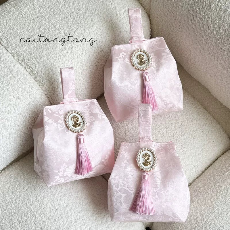TÚI GẤM TẾT KÈM CHARM TUA RUA