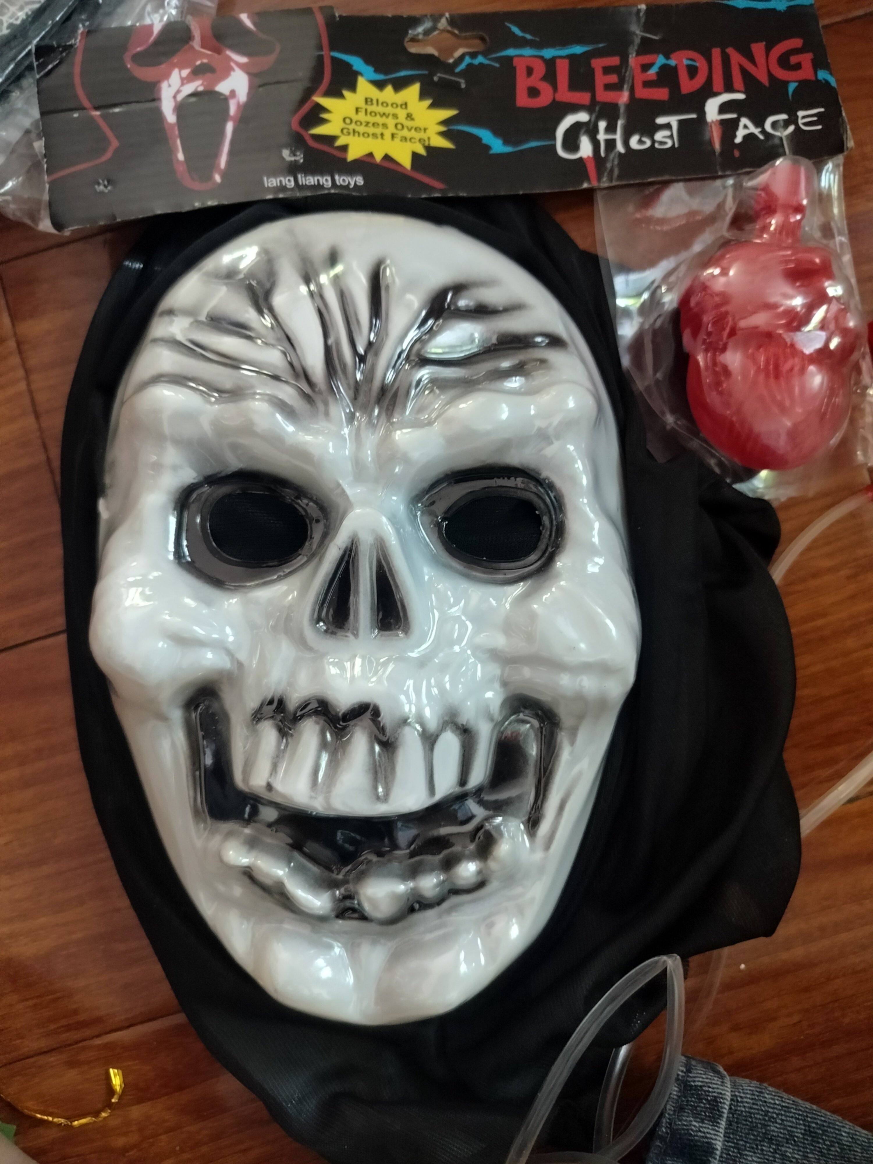 MẶT NẠ BƠM MÁU HALLOWEEN