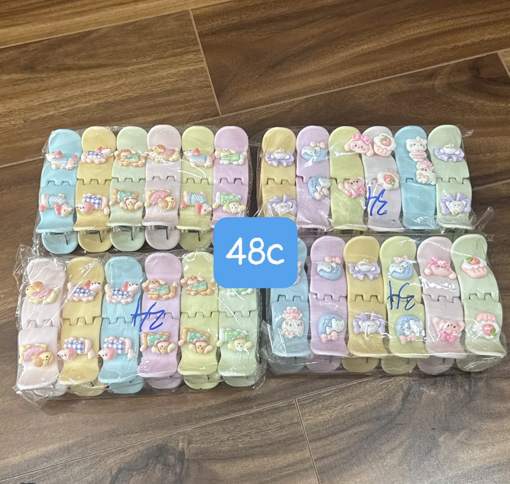 KẸP CUA NHỰA 5 RĂNG ĐÍNH CHARM THÚ